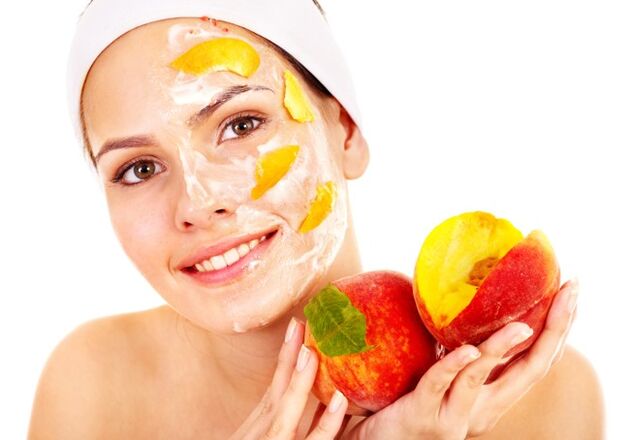 A gyümölcsmaszk nagyszerű módja az arcbőr fehérítésének, táplálásának és megfiatalításának. 