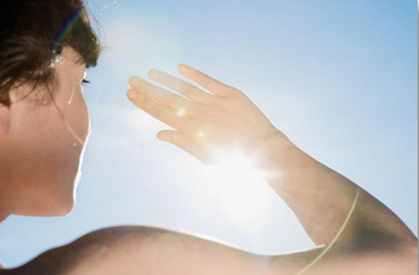 a napsugárzás a bőrön gyorsítja a bőr öregedését